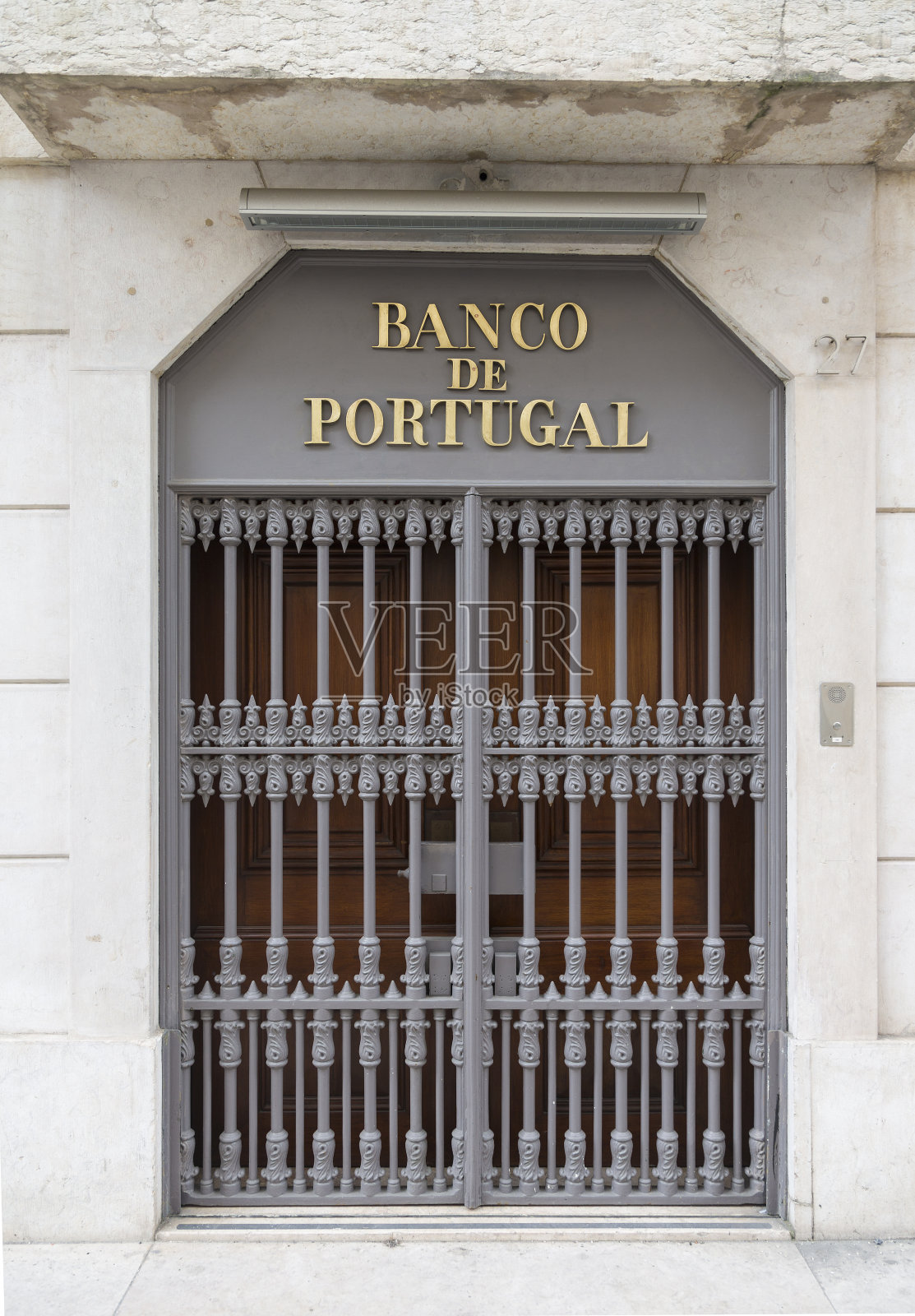 葡萄牙银行关闭的入口照片摄影图片