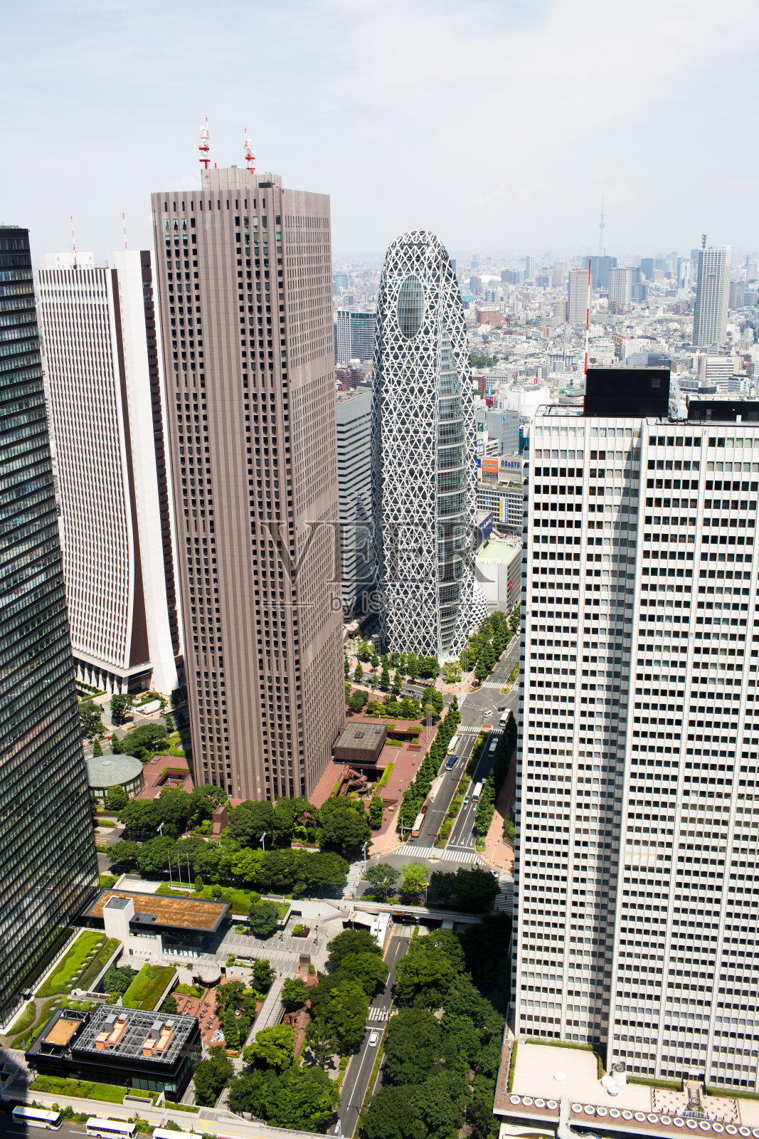 东京新宿的摩天大楼照片摄影图片