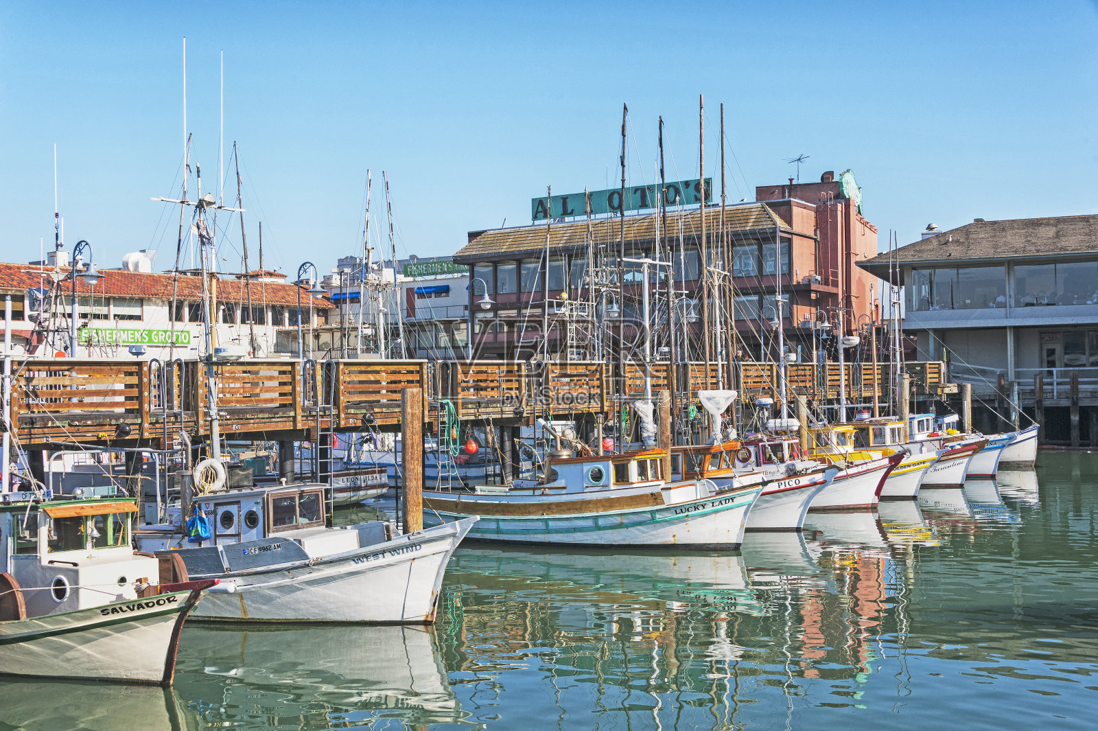 旧金山渔民码头与船在一排照片摄影图片