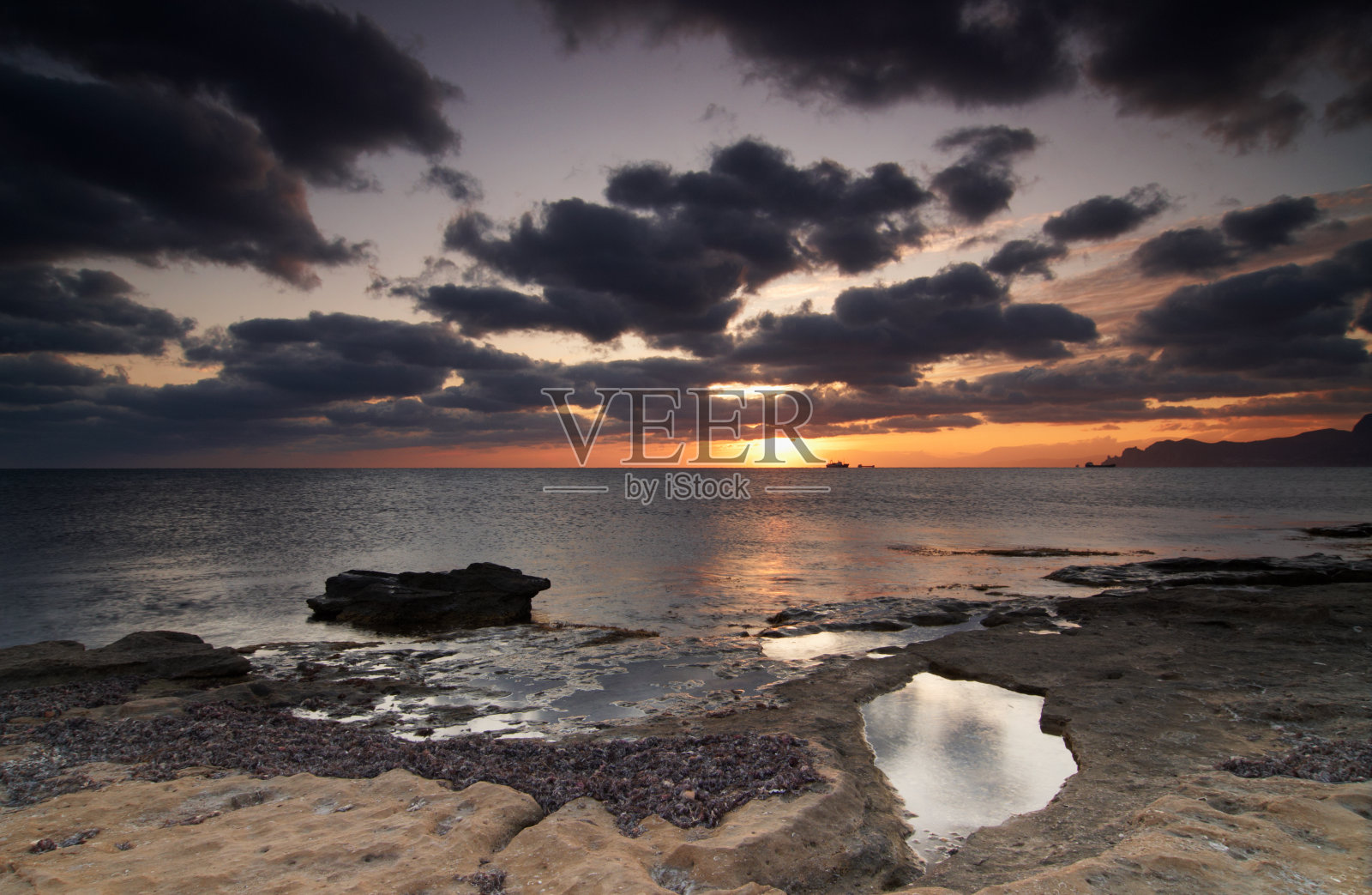 海上日出照片摄影图片