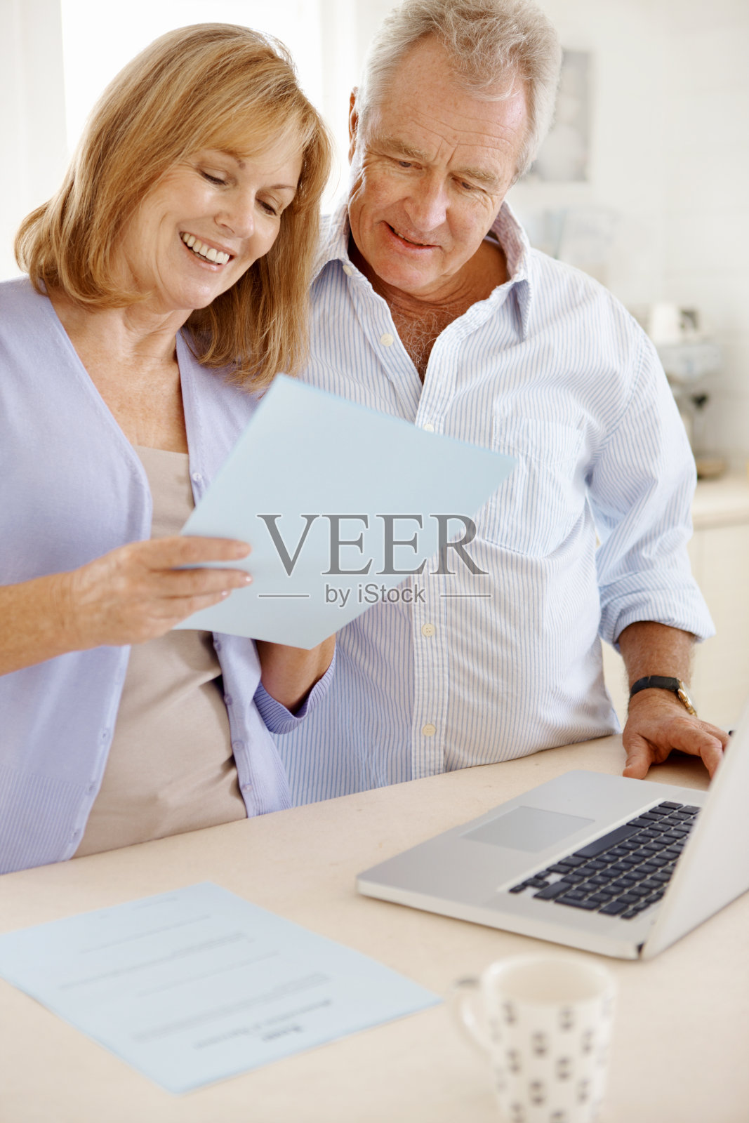 一起看文件照片摄影图片