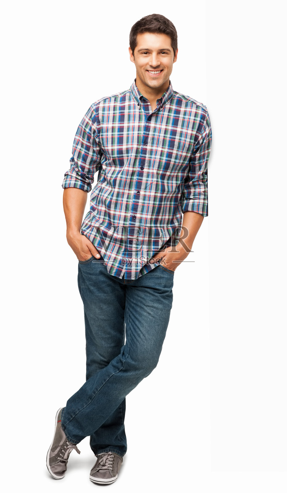 年轻人双手插在口袋里站着-孤立照片摄影图片