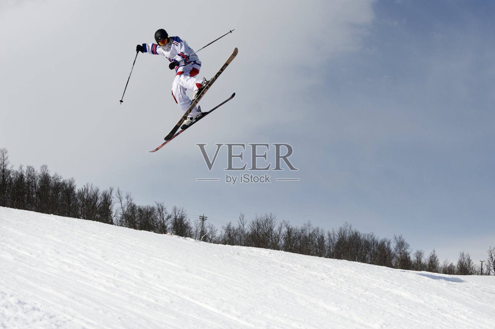 直升机(360度垂直旋转)滑雪跳跃照片摄影图片