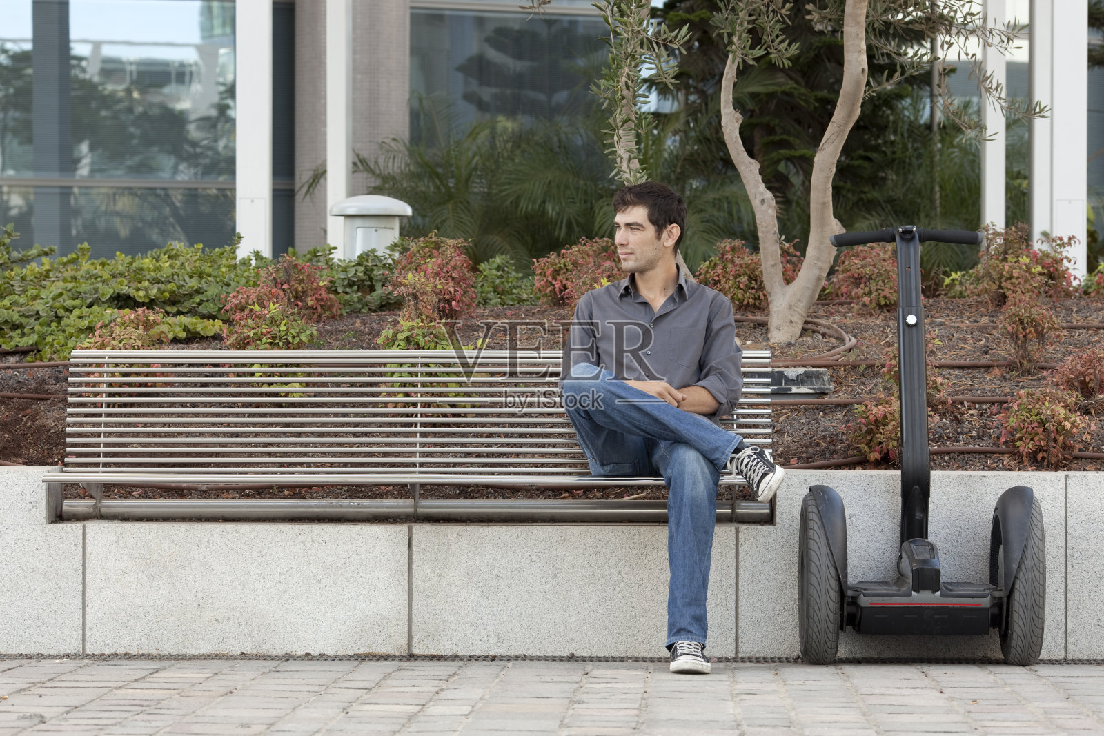 现代交通的生活方式。照片摄影图片