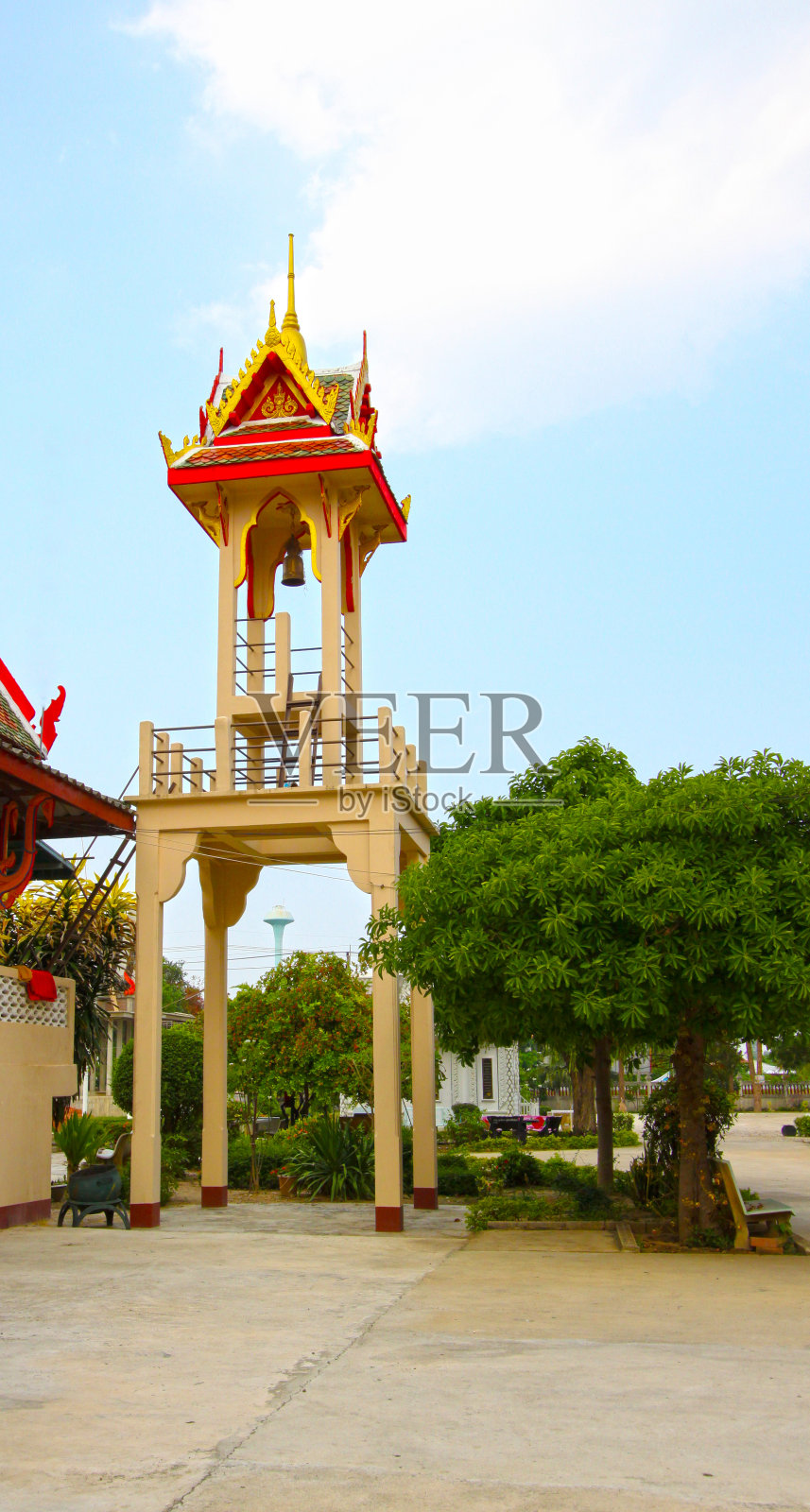 泰国风格的寺庙钟楼照片摄影图片