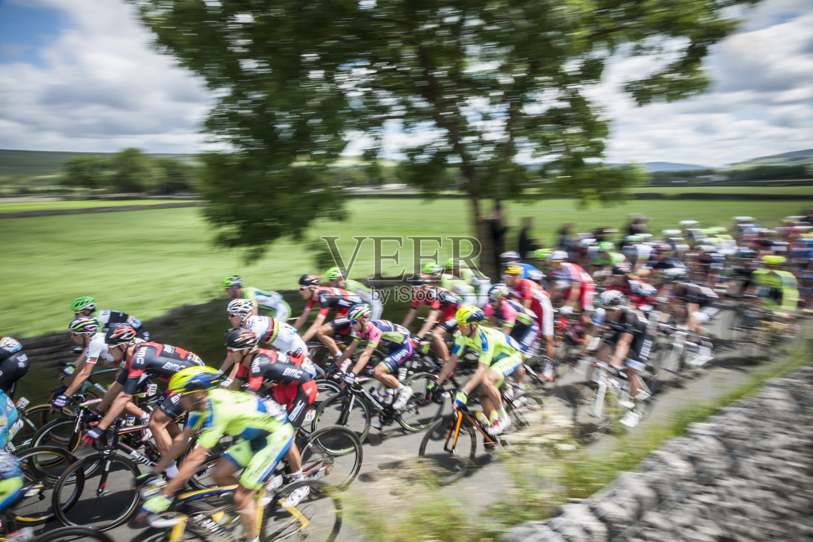 彩虹的球衣照片摄影图片