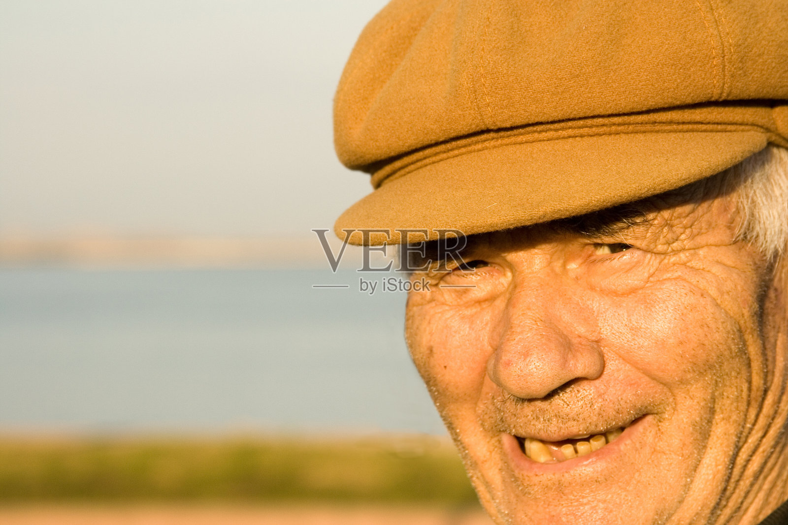 撒丁岛:黄金时间附近海域的渔民(特写)照片摄影图片