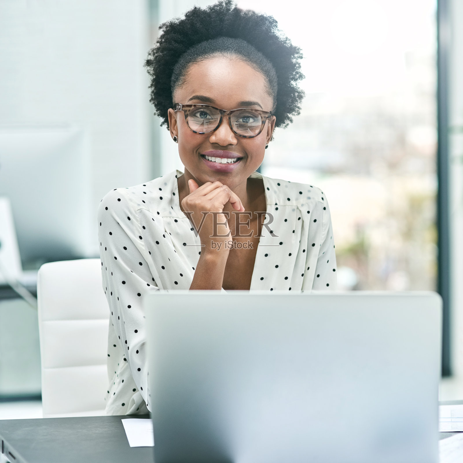 这是一份我可以微笑着做的工作照片摄影图片