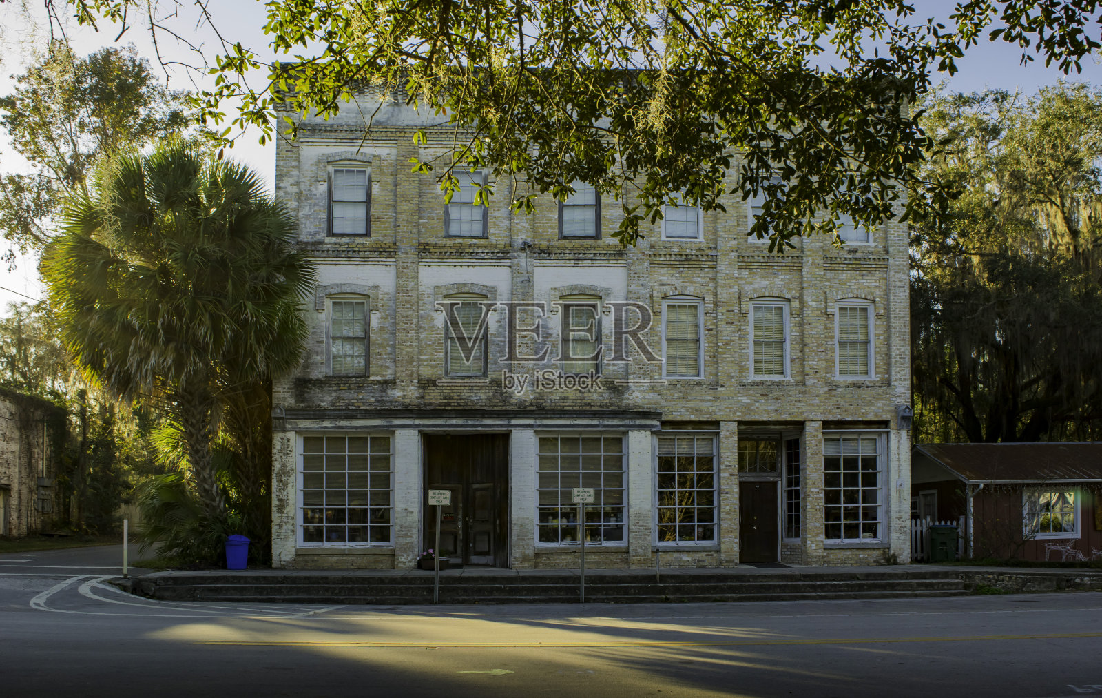 旧店面的砖墙立面照片摄影图片