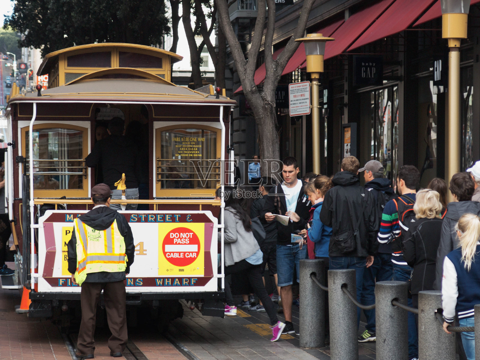 旧金山的游客和电车照片摄影图片