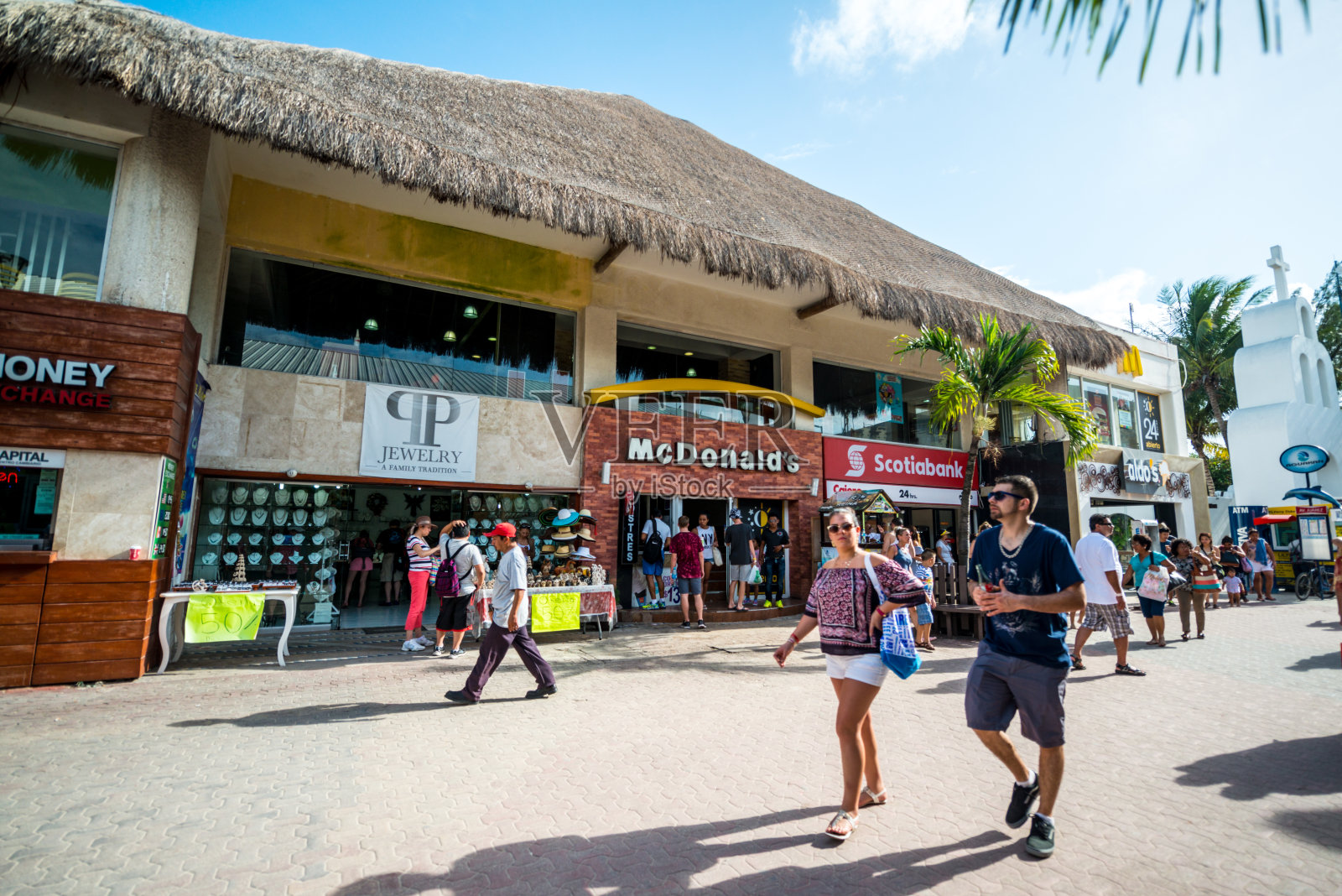 墨西哥Playa Del Carmen第五大道上的麦当劳餐厅照片摄影图片