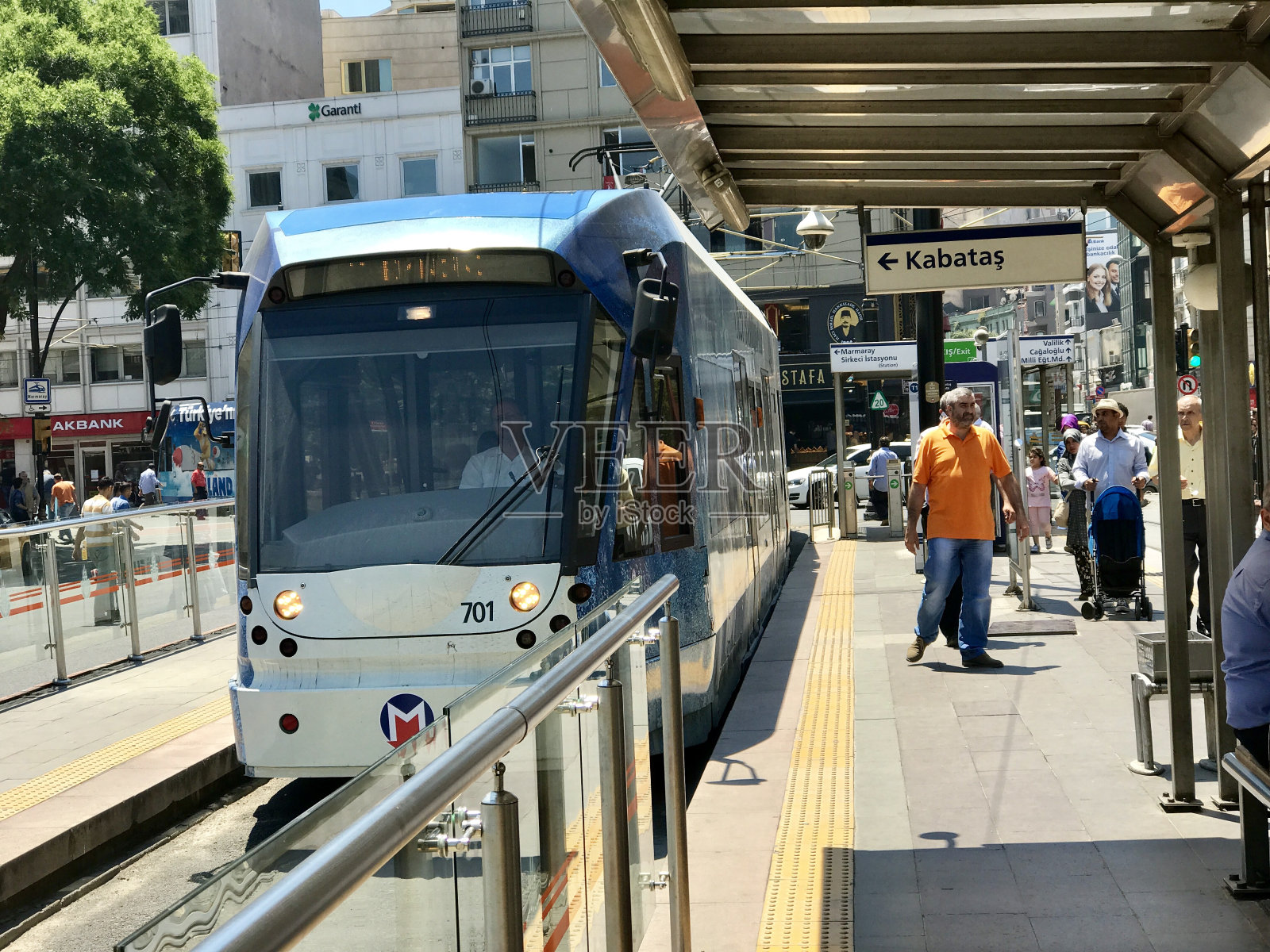 米诺努区的公共交通地铁站照片摄影图片