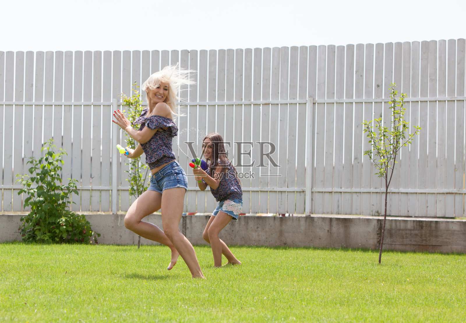 母亲和女儿照片摄影图片