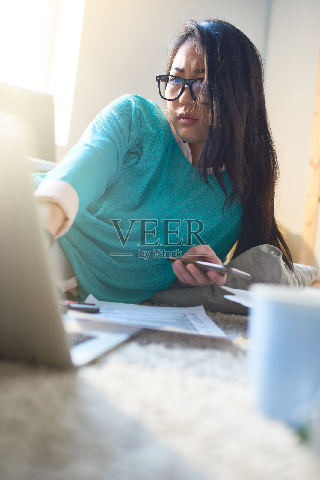 女性的家庭业务照片摄影图片