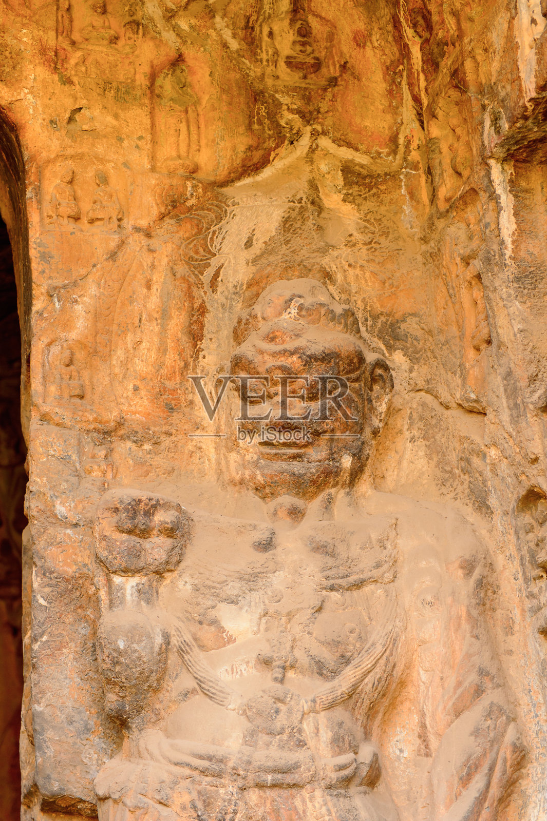 龙门石窟(龙门石窟)或龙门石窟。联合国教科文组织世界遗产，有成千上万的佛像和他的弟子照片摄影图片