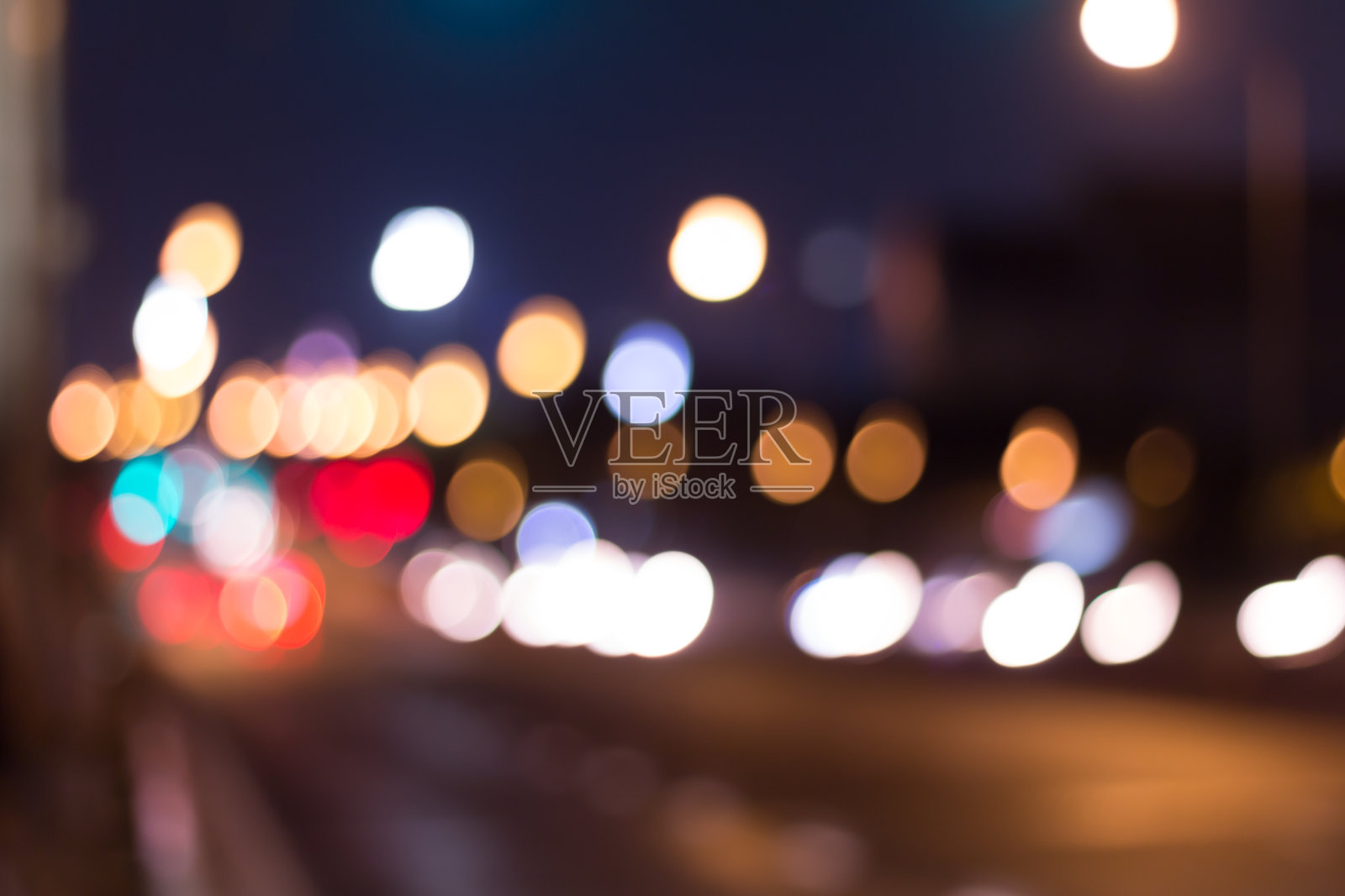 模糊图像的光和交通在城市为抽象的背景照片摄影图片