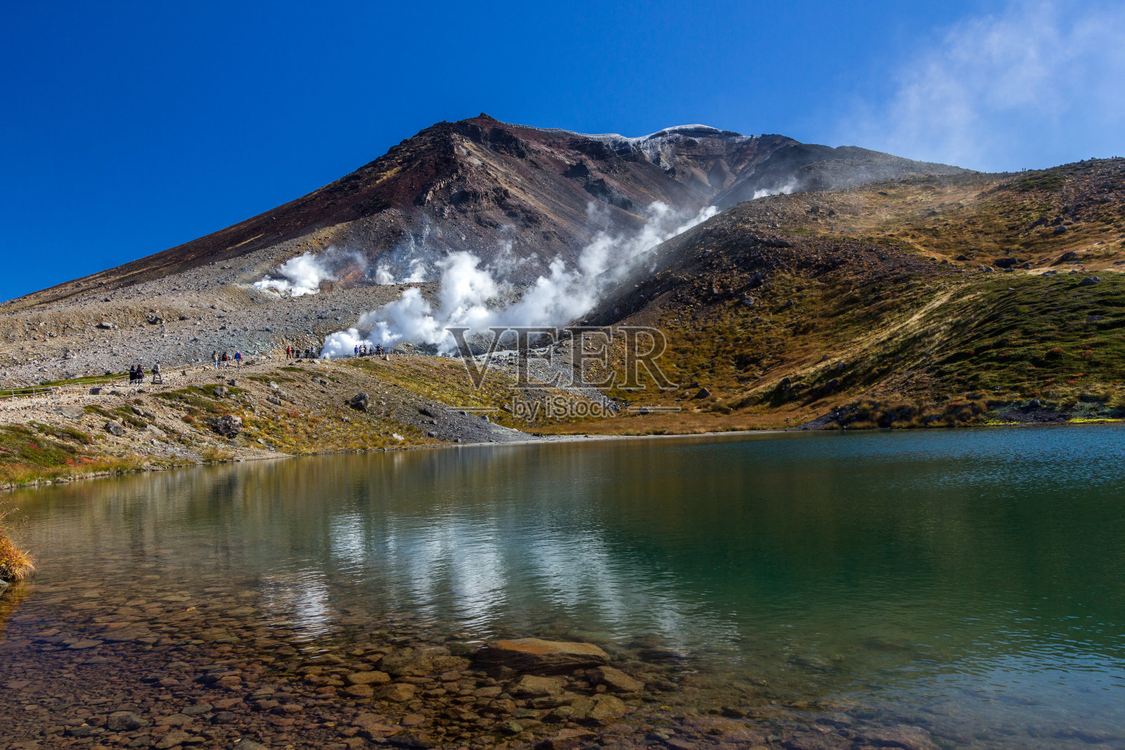 全身镜池塘照片摄影图片
