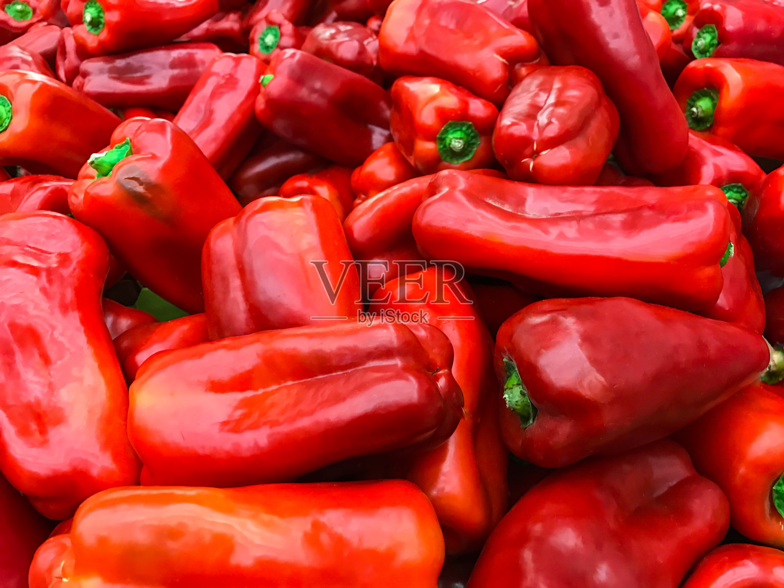 新鲜的红辣椒。照片摄影图片