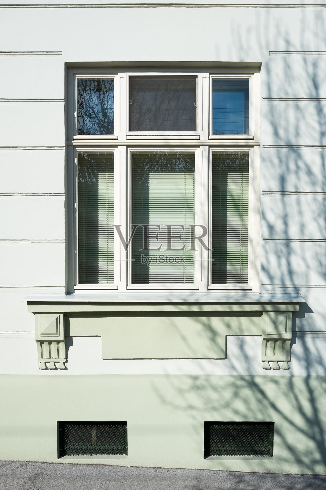 翻新建筑外立面窗户照片摄影图片