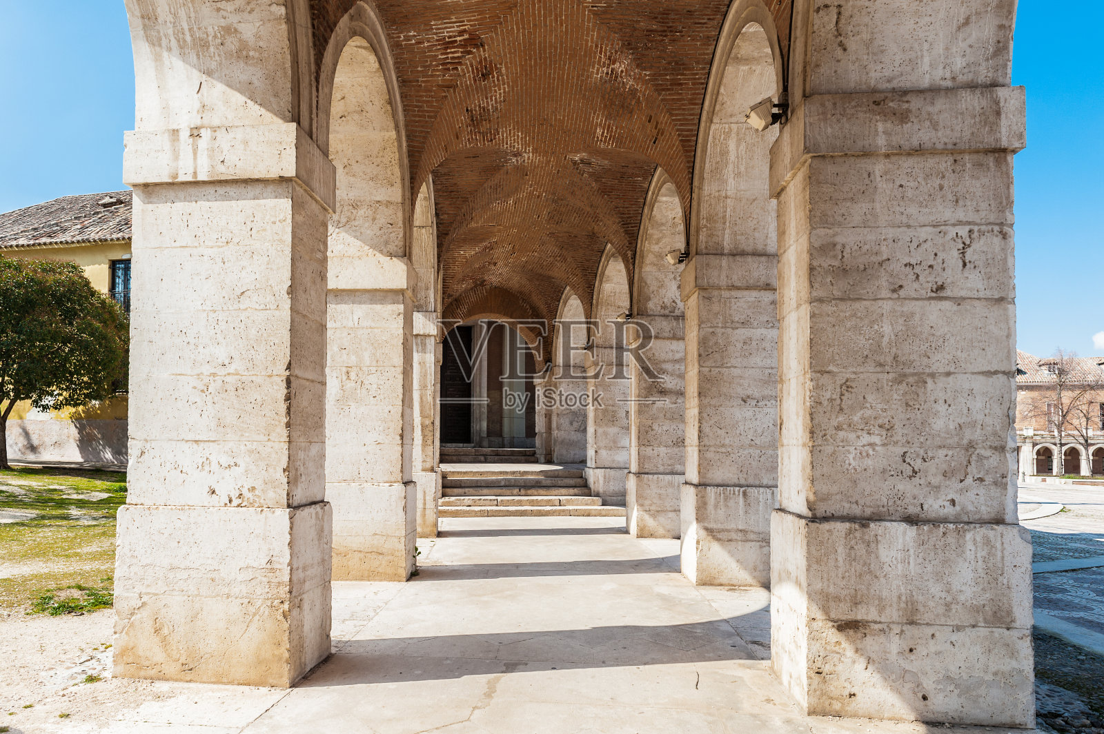 圣安东尼奥伊格莱西亚Real拱门。圣安东尼奥皇家教堂，阿兰胡兹，西班牙照片摄影图片