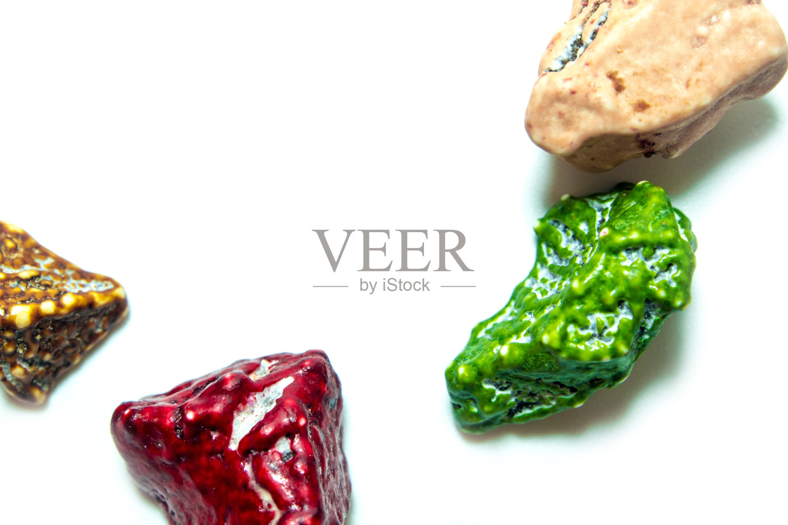 石头形状的糖衣巧克力糖果照片摄影图片