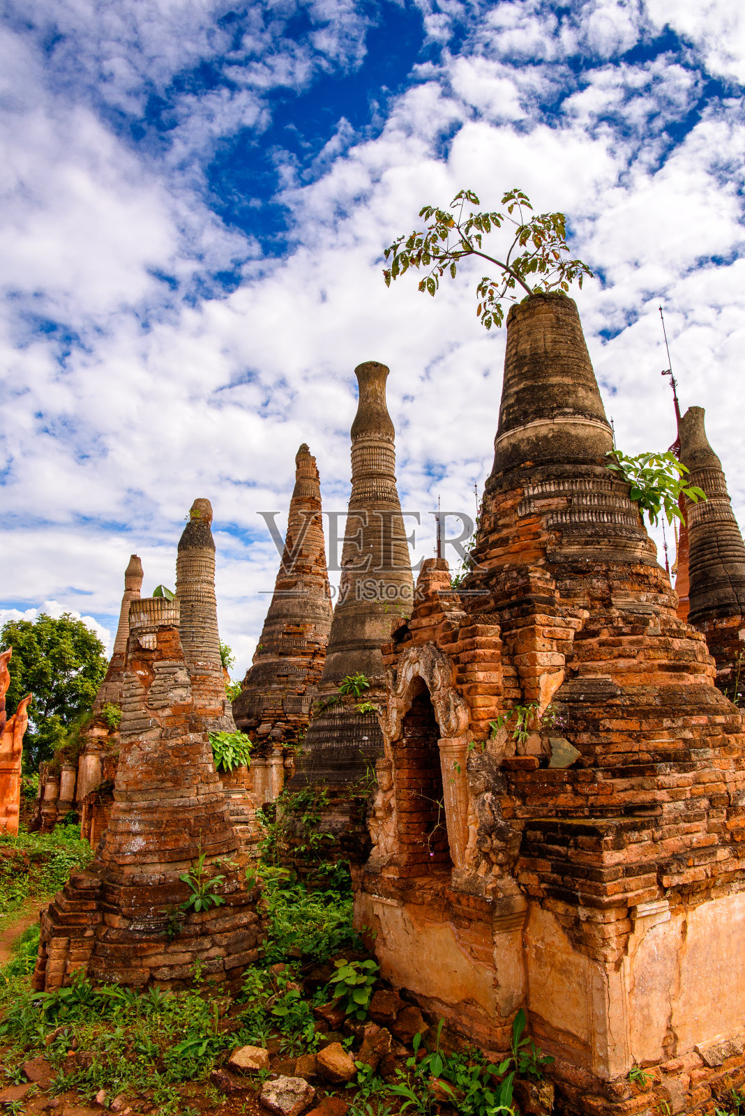 瑞印因塔，一组佛教宝塔在印因村，靠近Ywama和镶嵌湖在缅甸掸邦照片摄影图片