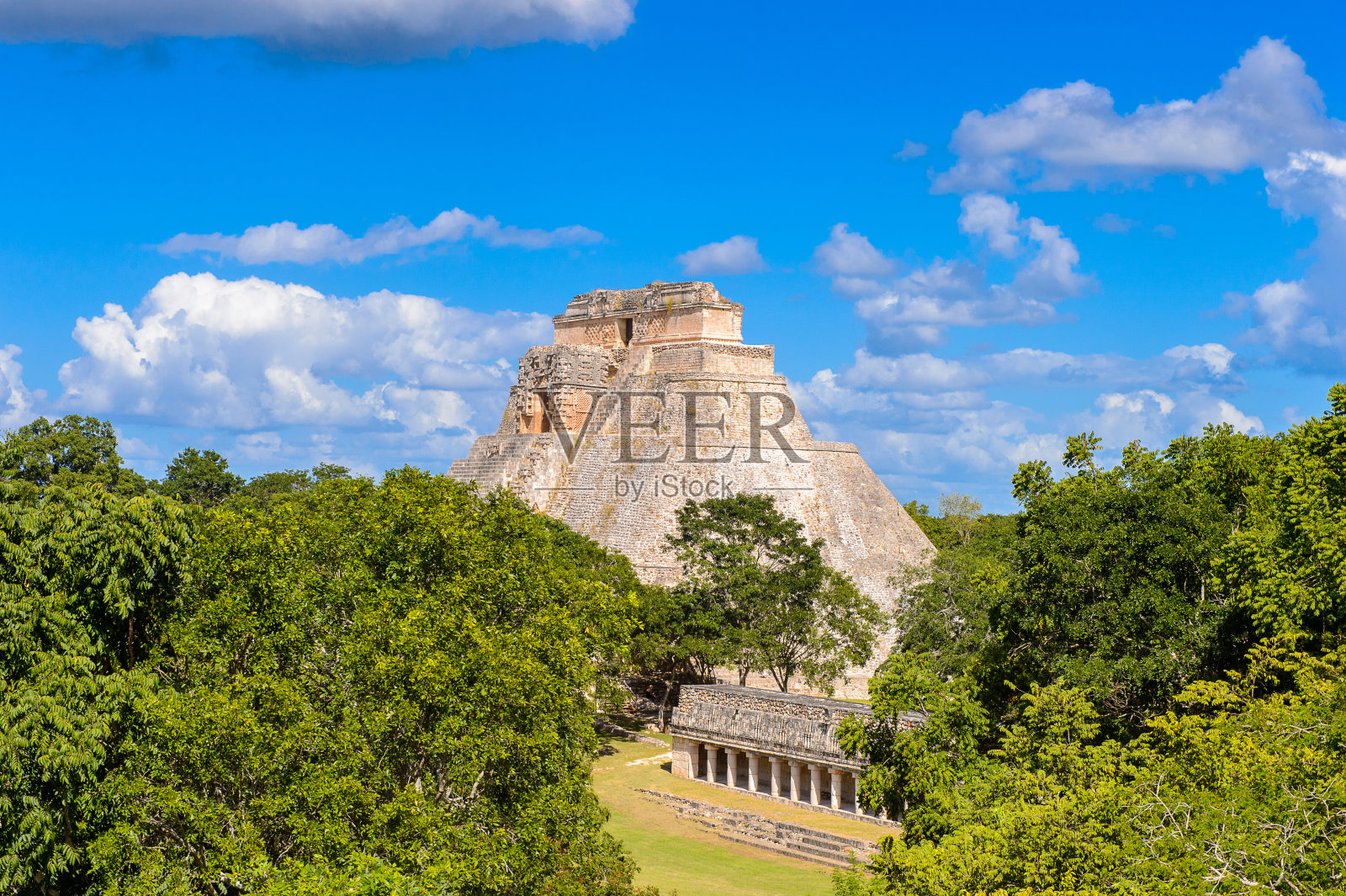 大金字塔，乌克斯马尔，一个古典时期的古玛雅城市。玛雅文化最重要的考古遗址之一。联合国教科文组织世界遗产照片摄影图片