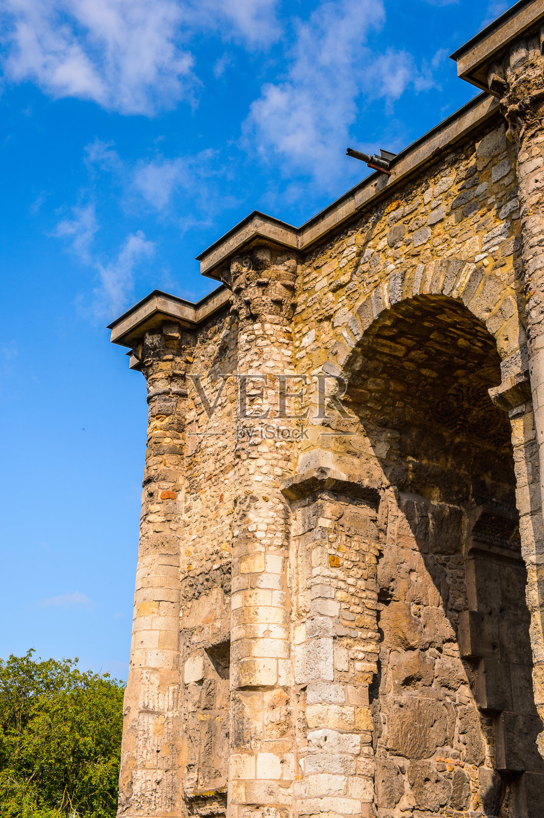 马尔斯门，法国兰斯的古罗马凯旋门。照片摄影图片