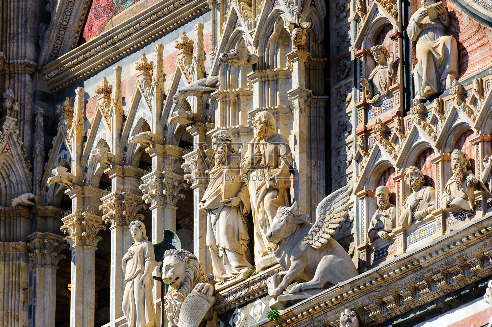 意大利锡耶纳大教堂，圣母升天大教堂(Cattedrale Metropolitana di Santa Maria Assunta)照片摄影图片