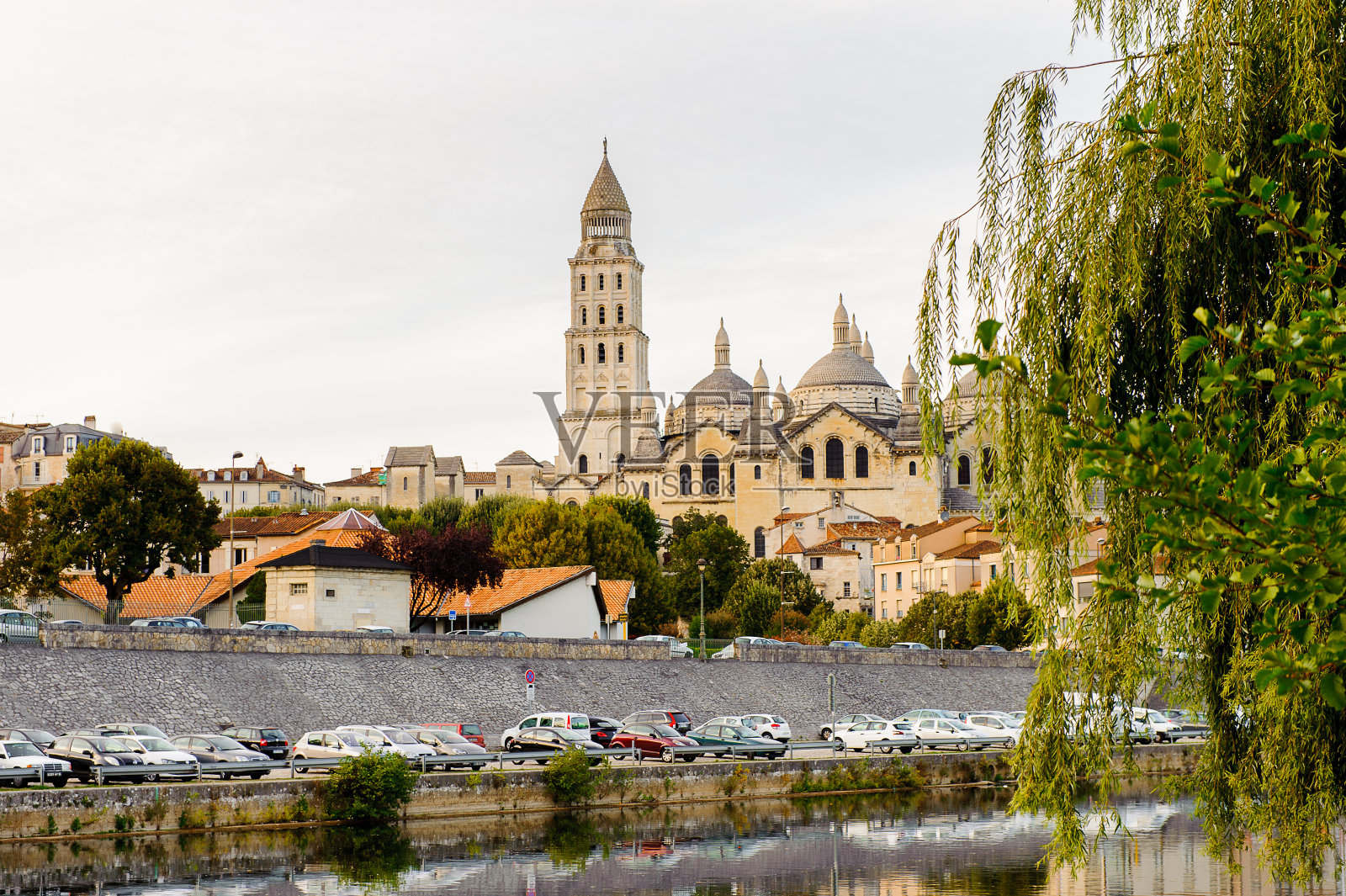 法国periguaux的St. Front大教堂。照片摄影图片