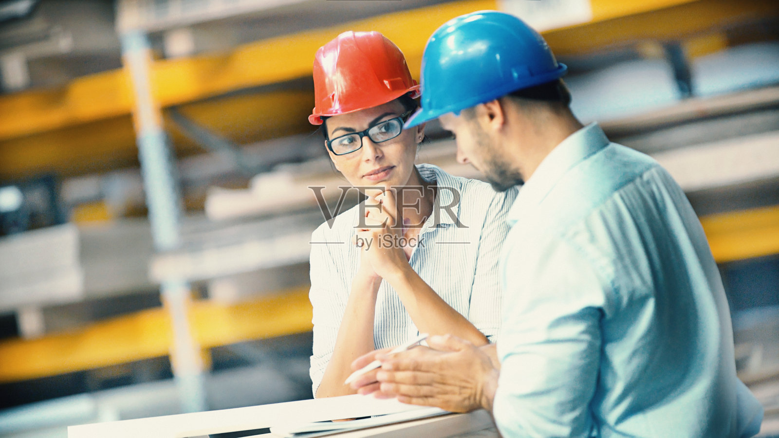 工厂工人。照片摄影图片