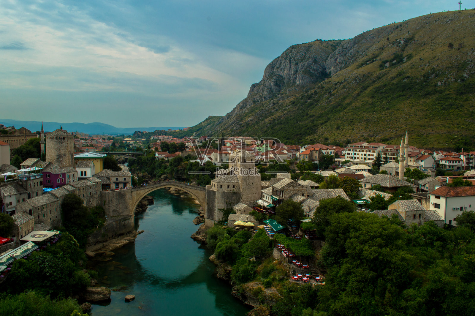 波斯尼亚和黑塞哥维那莫斯塔尔老桥的壮丽景色照片摄影图片