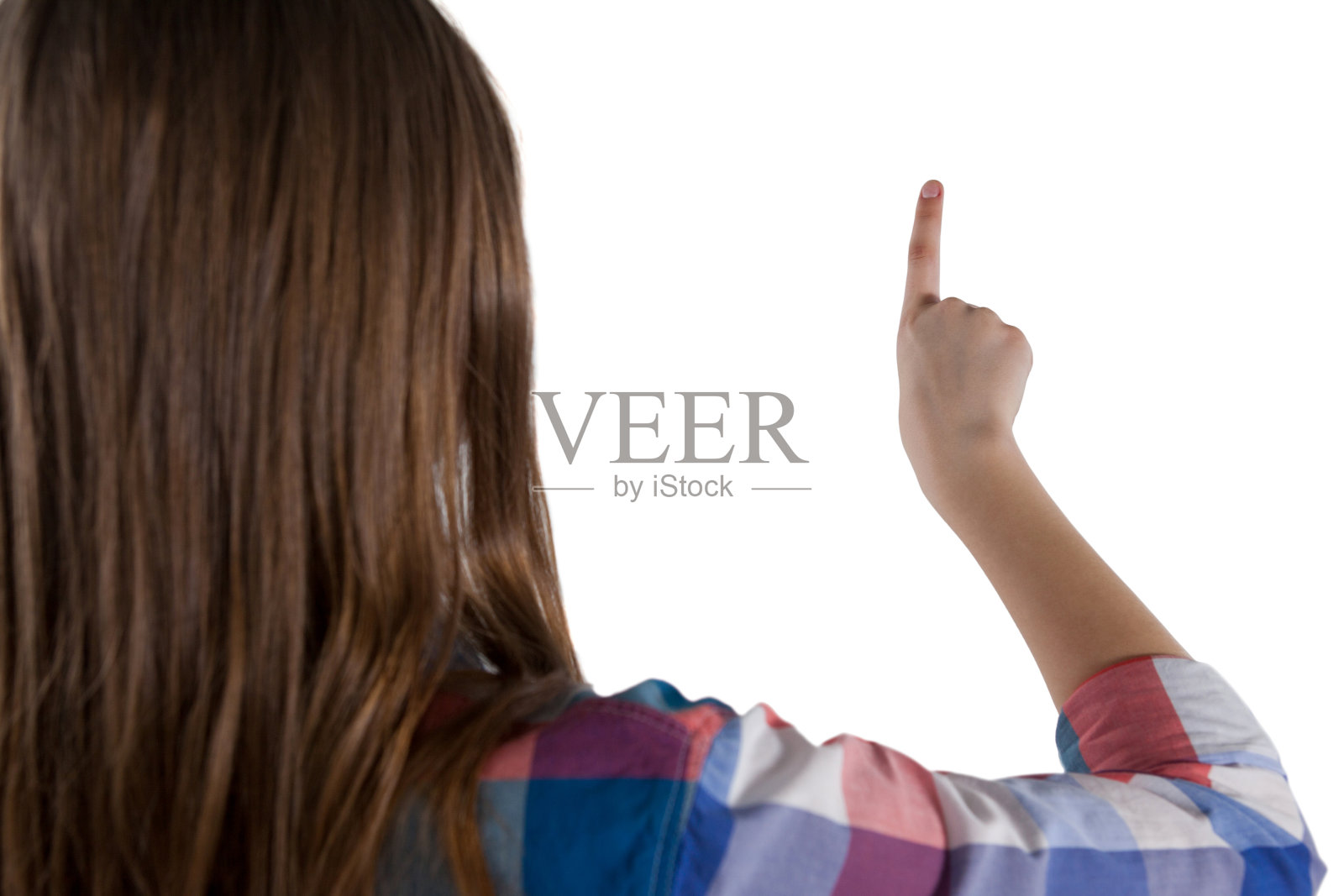 女孩在白色背景下按一个看不见的虚拟屏幕照片摄影图片