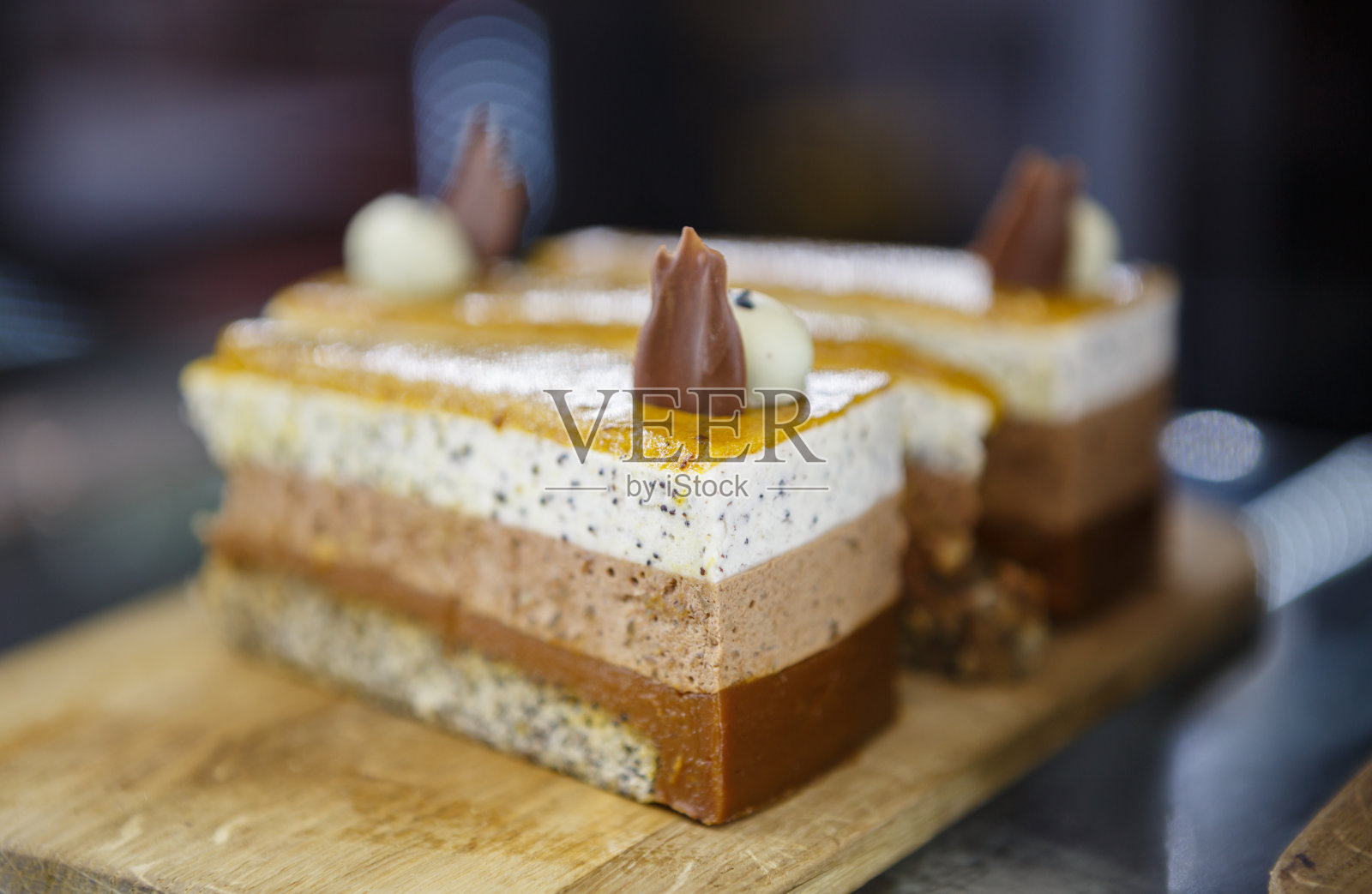 美味新鲜的甜点，咖啡厅的一块蛋糕照片摄影图片