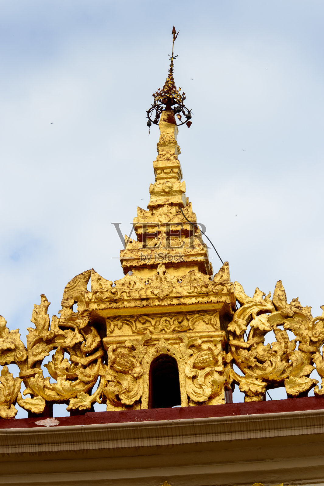 摩诃摩尼佛寺，一座佛塔和主要的朝圣地，位于缅甸曼德勒西南。照片摄影图片