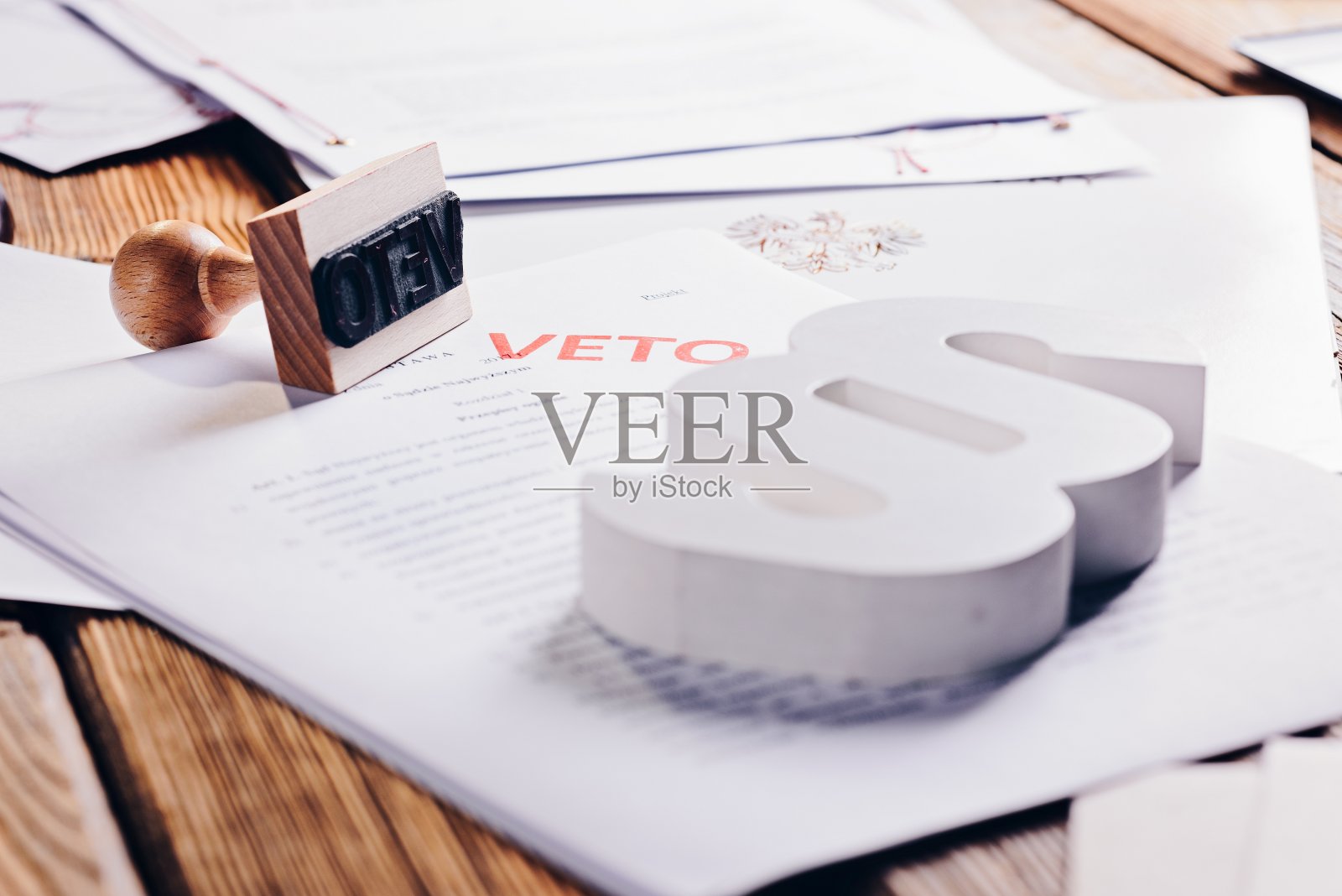 波兰法律具有红色否决权。照片摄影图片