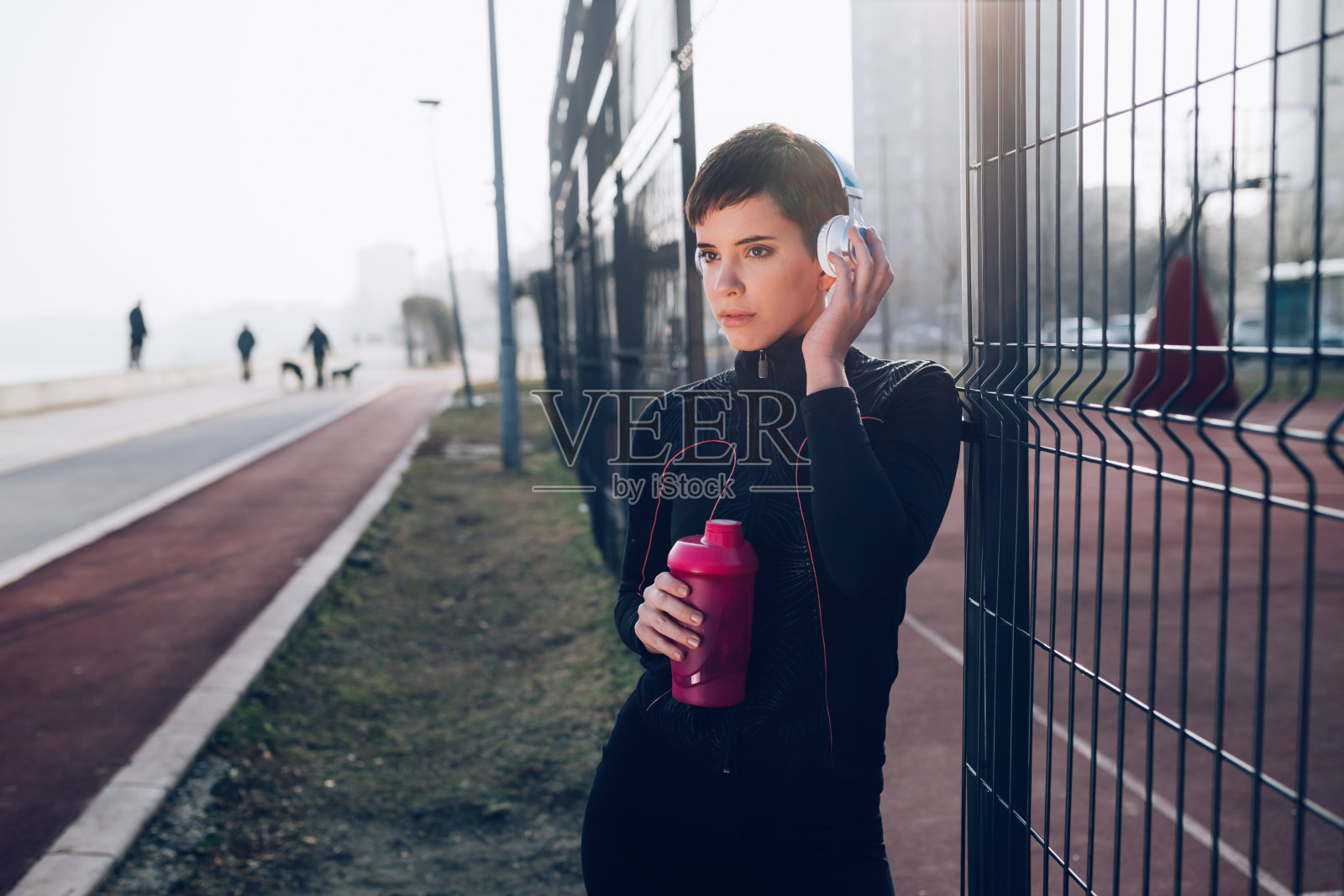 适合美丽的运动女性户外健身锻炼前照片摄影图片
