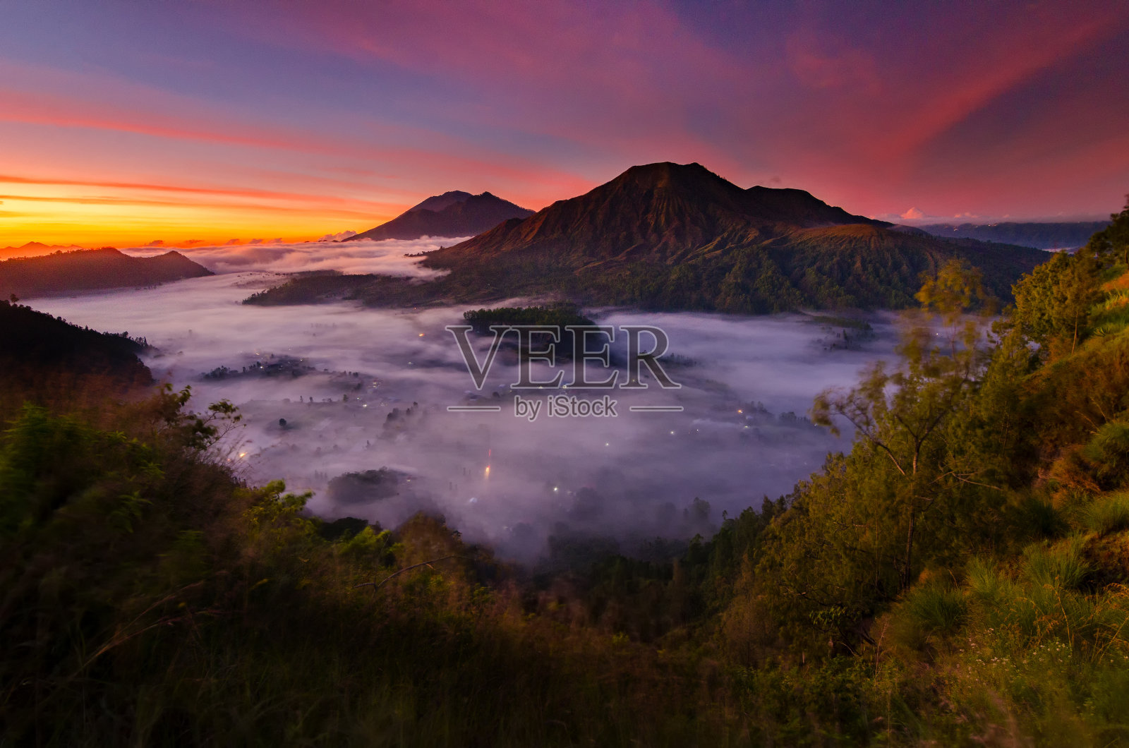 天上的触摸照片摄影图片