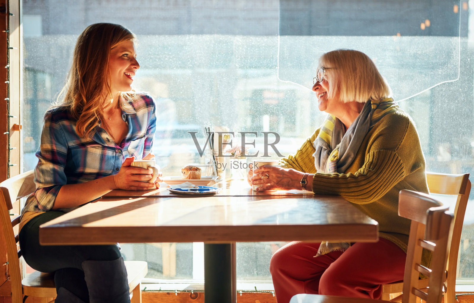 与爱的人叙旧照片摄影图片