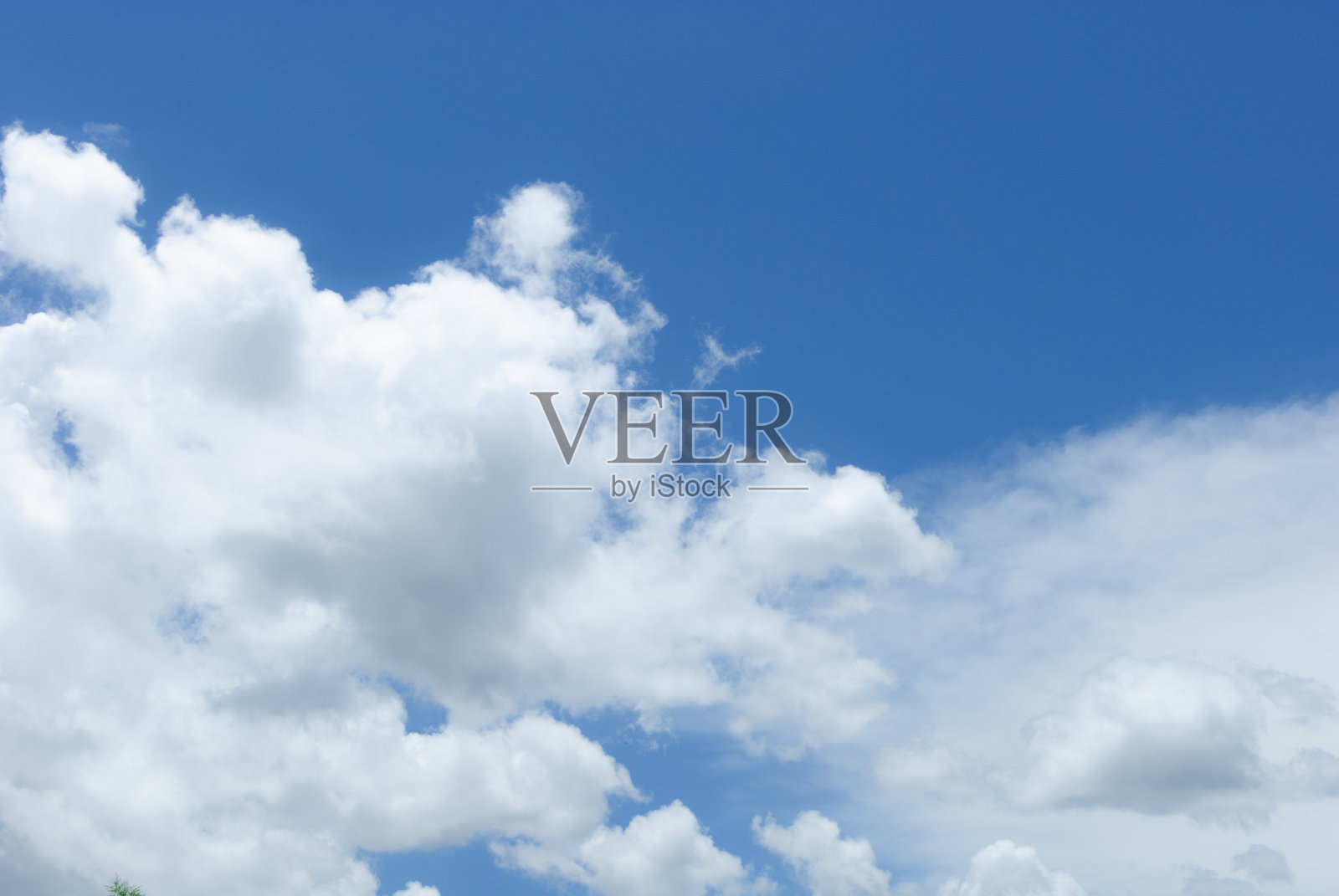 蓝色的天空和柔软的白云照片摄影图片