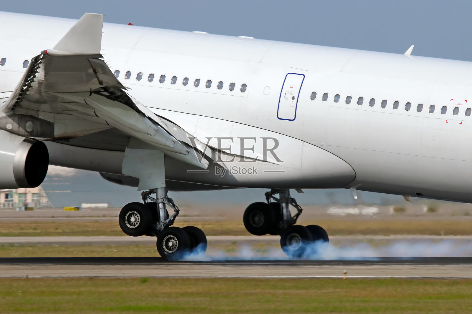 飞机起落架着陆照片摄影图片