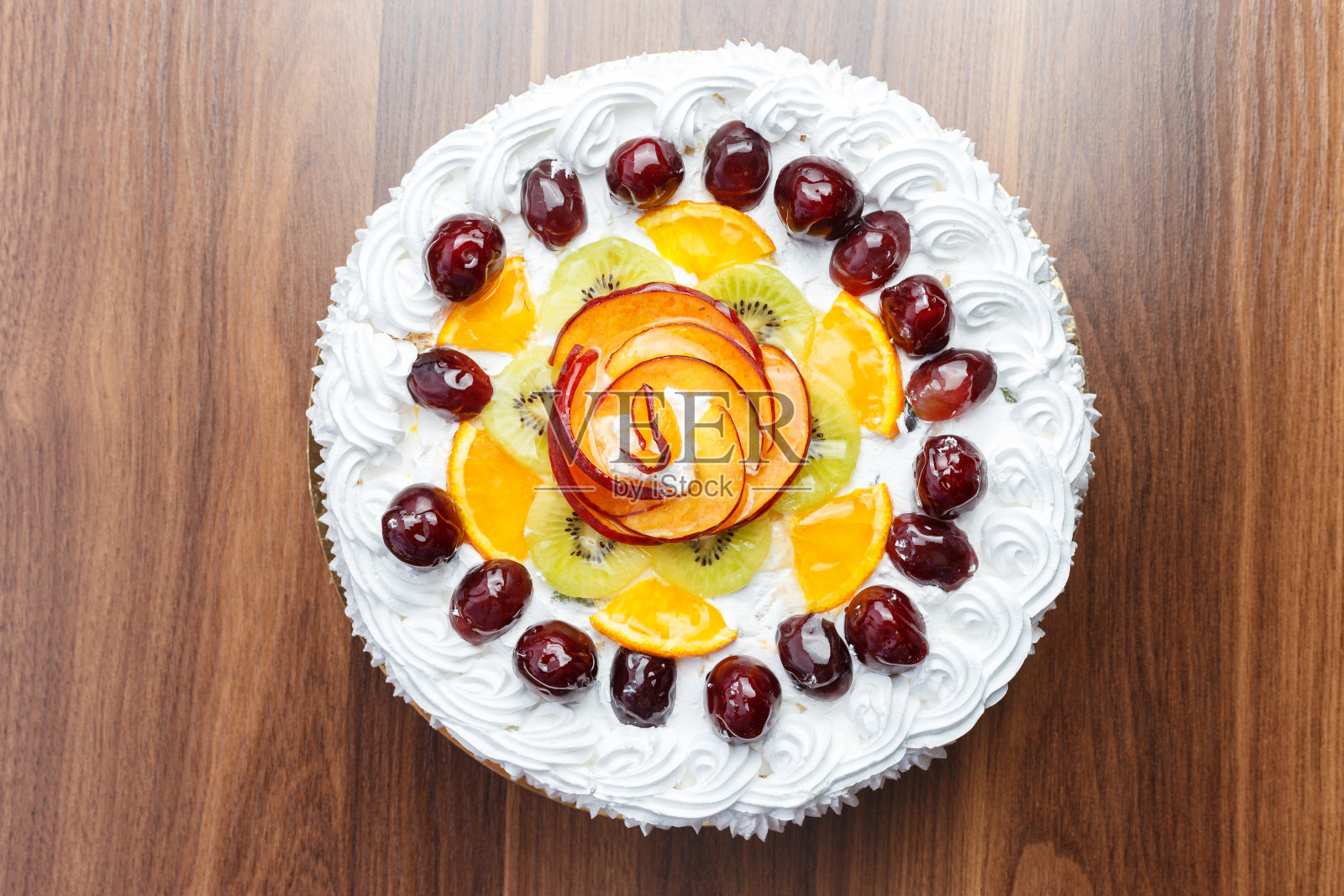 奶油蛋糕和水果照片摄影图片