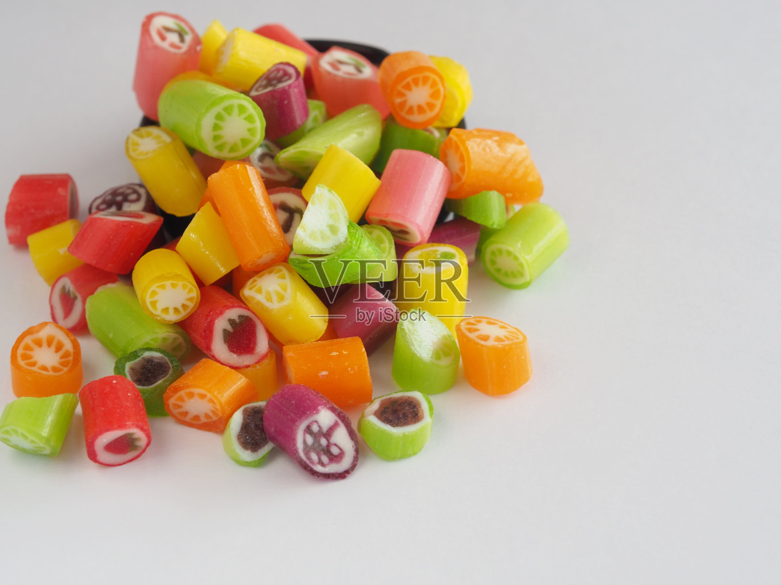 白色背景上的糖果水果照片摄影图片