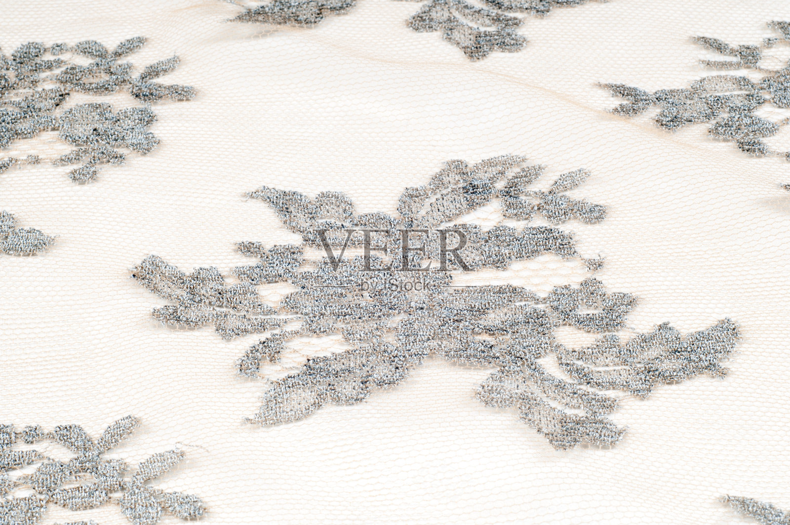 黑色和白色织物上的花边照片摄影图片