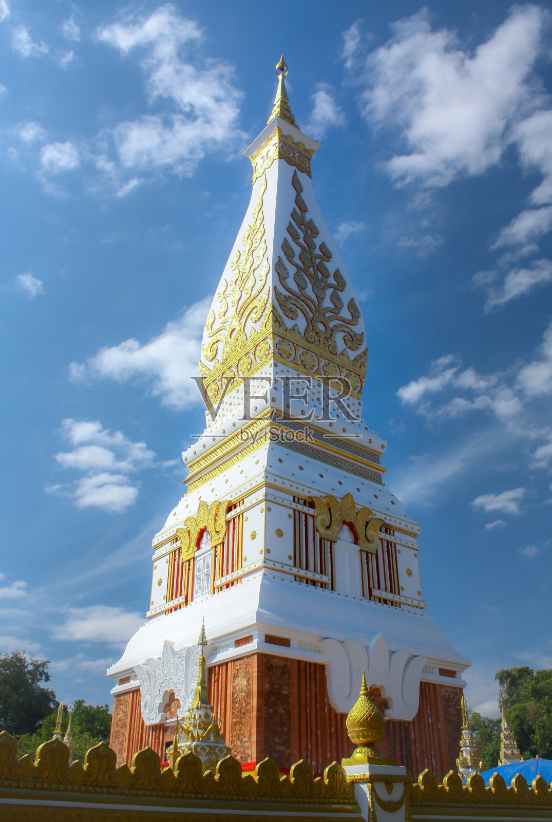 2013年2月23日，泰国那洪普南省，法塔佛隆寺。照片摄影图片