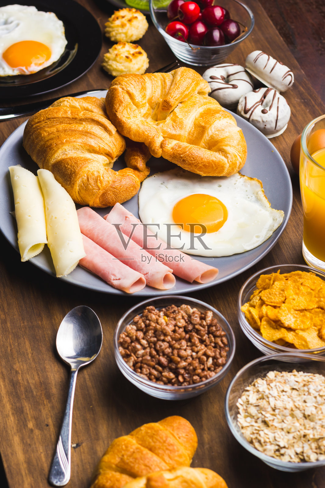 不同类型的早餐开始新的一天照片摄影图片