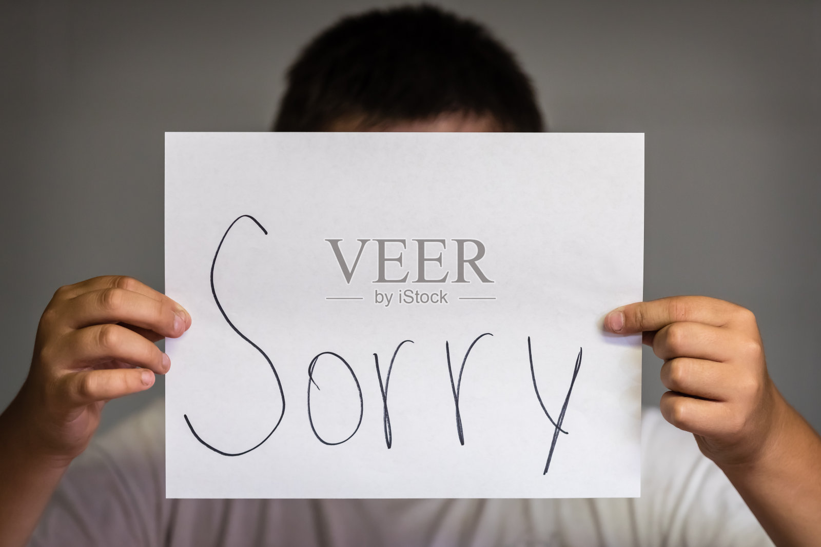 男孩，抱歉照片摄影图片