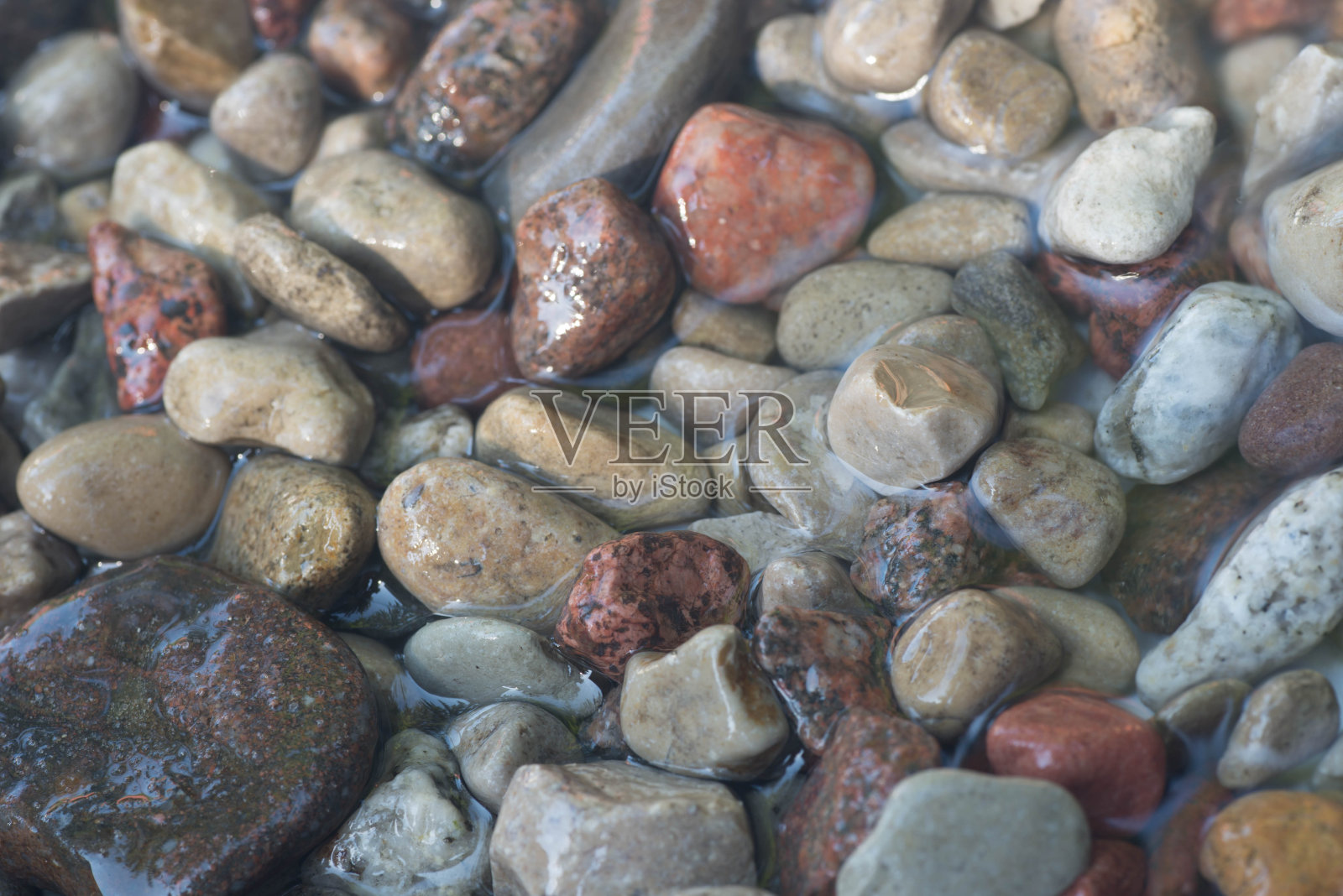 鹅卵石在水的背景照片摄影图片