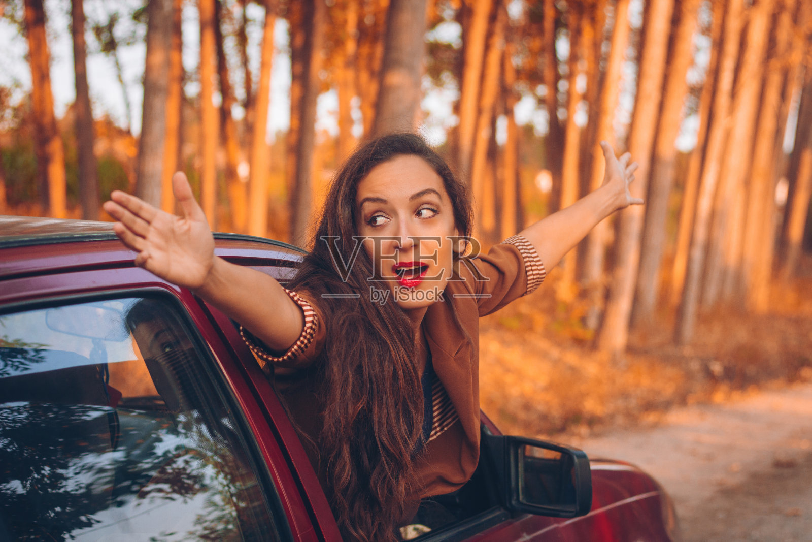 美丽女人秋像照片摄影图片