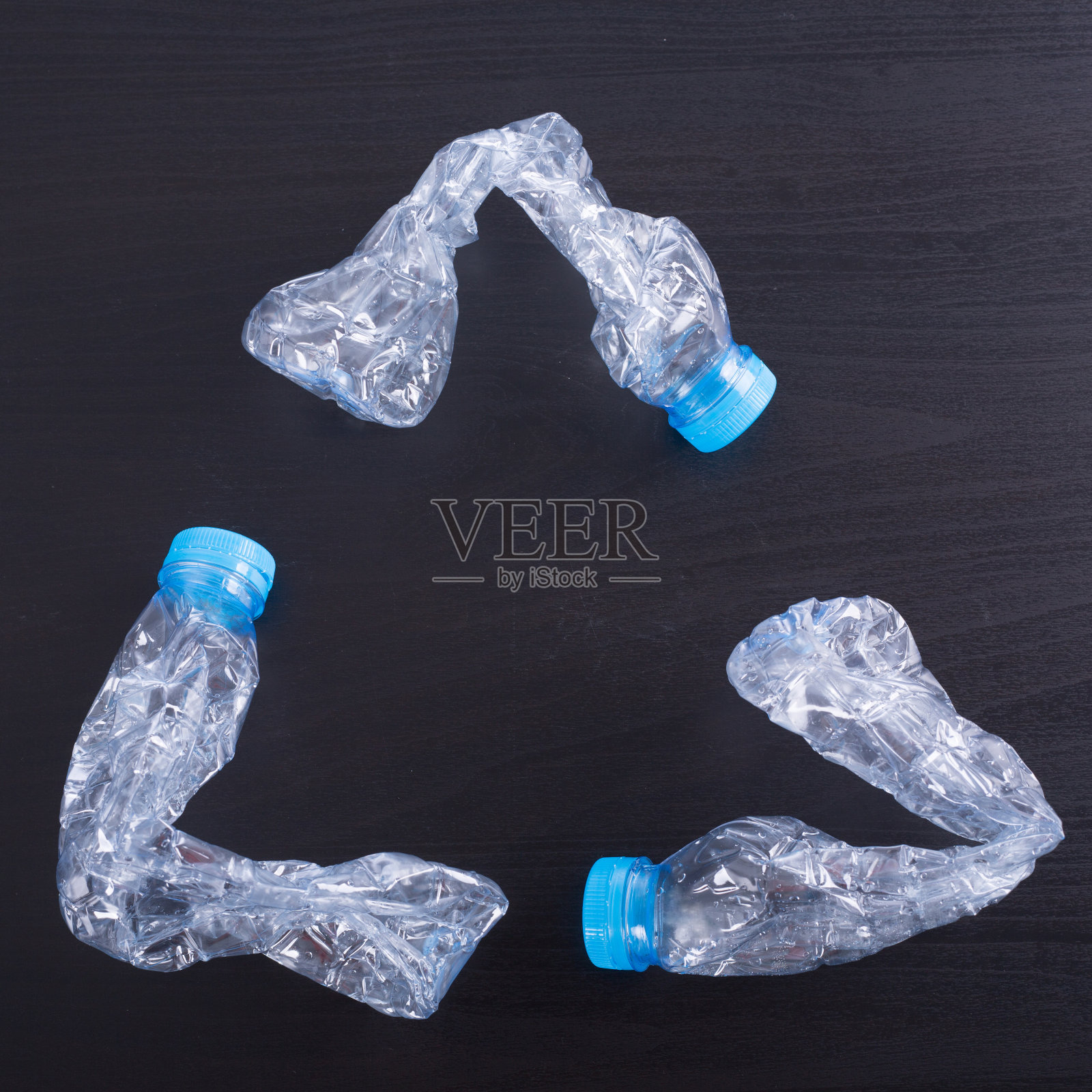 回收用过的塑料瓶照片摄影图片